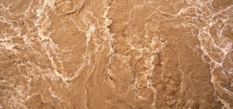 água do rio que transbordou no Rio Grande do Sul durante enchente de maio